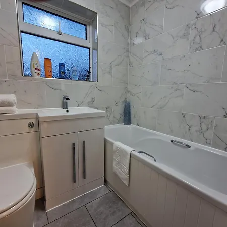 Modern And Spacious 3 Bedroom Family House With Workspace Colchester Exterior photo