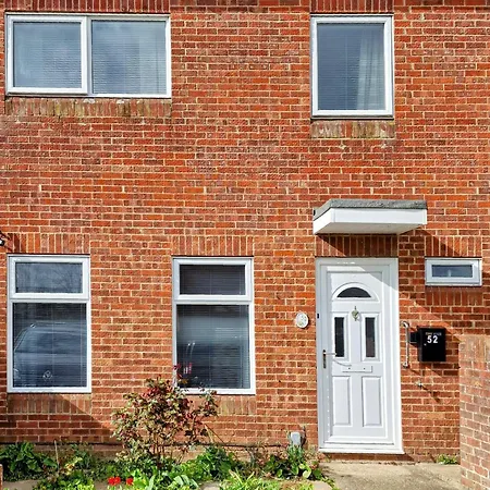 Modern And Spacious 3 Bedroom Family House With Workspace Colchester Exterior photo