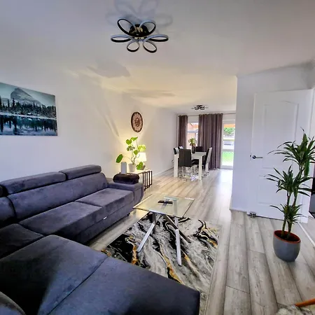 Modern And Spacious 3 Bedroom Family House With Workspace Colchester Exterior photo