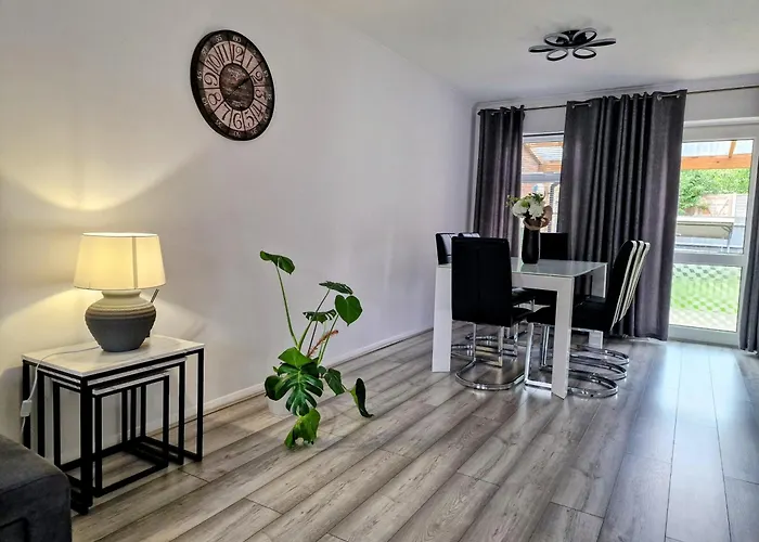Modern And Spacious 3 Bedroom Family House With Workspace